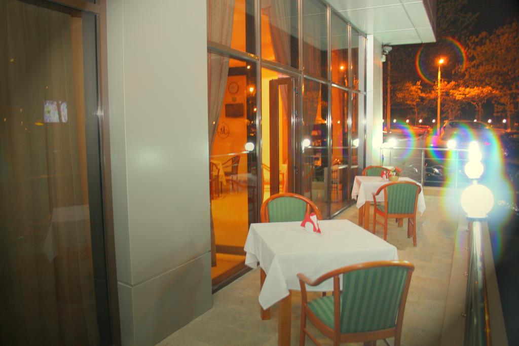 Hotel Sir Colentina Bucharest Exterior photo