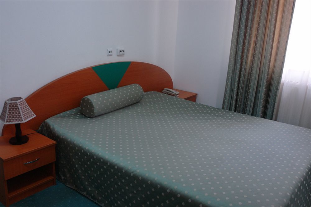 Hotel Sir Colentina Bucharest Exterior photo